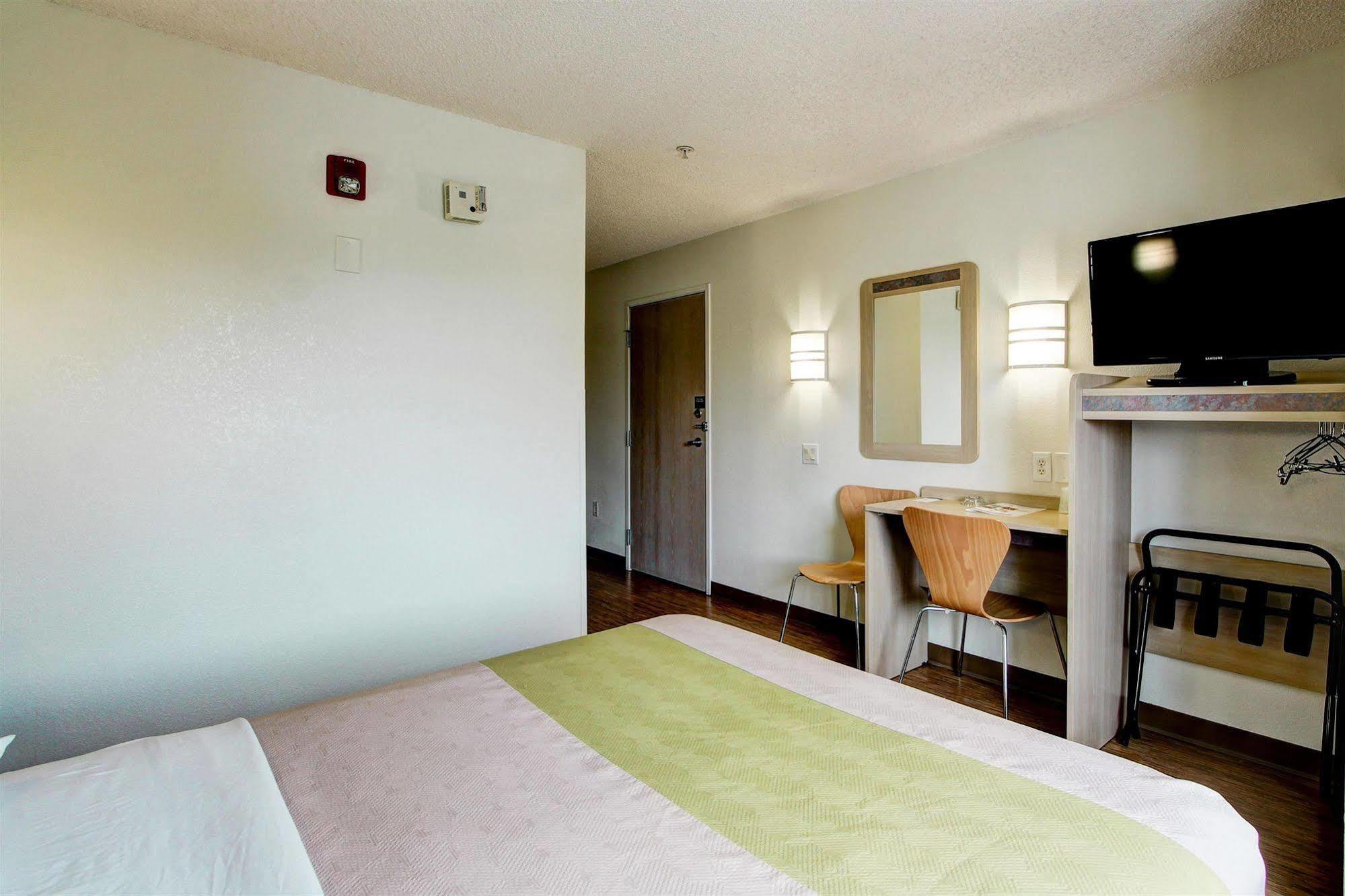 Park Inn By Radisson, Aurora Exterior photo